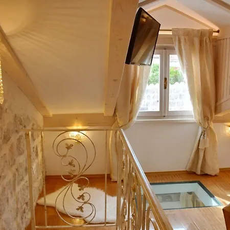 Madonna Della Strada A5 아파트